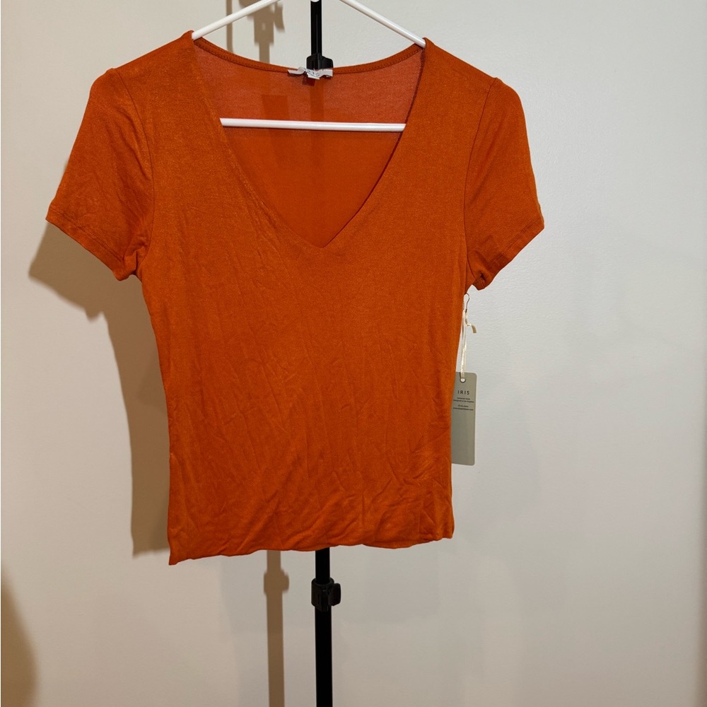 iris Women's Short Sleeve V-Neck Tee in Rust Orange